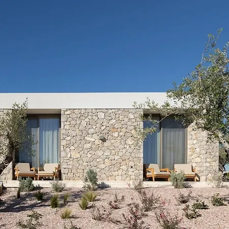 Villa On The Rocks
