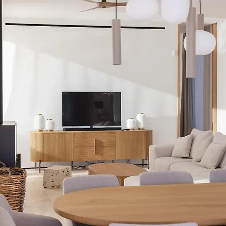 On The Rocks * Finikounta