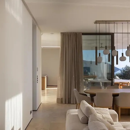 Villa On The Rocks *